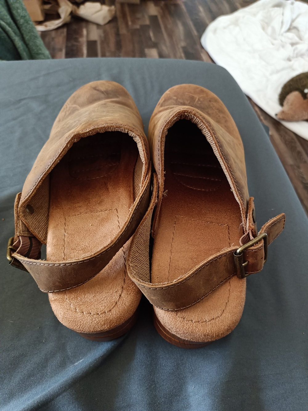 Womens's Brown Leather Clog Slip-Ons - Picture 2 of 4